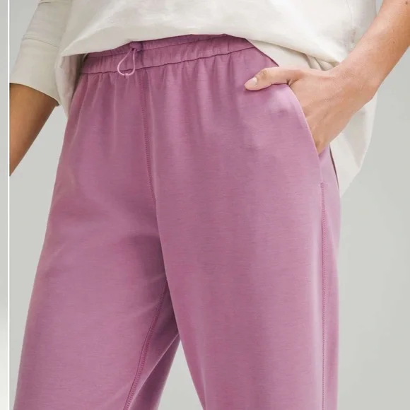 Lululemon Softstreme High-Rise Straight Leg Cropped Pant in Velvet Dust Size 10 - Picture 16 of 16